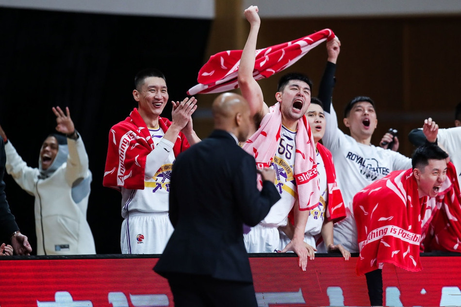 满冠-关于加时末段CBA季后赛焦点战，夏洛特黄蜂调整名单，底气十足，更衣室氛围转暖的信息