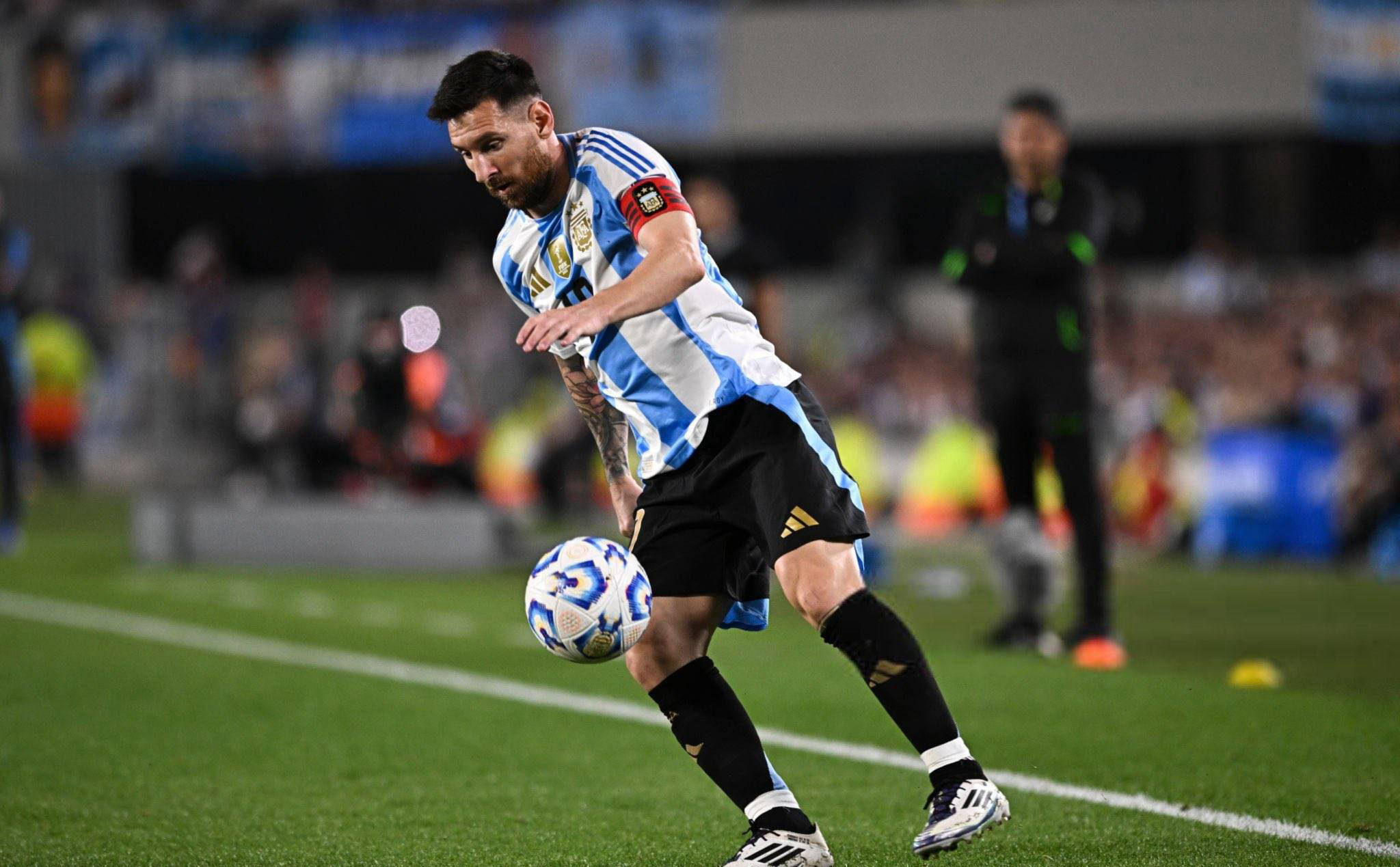 英雄联盟-包含赛地聚焦：欧冠冲刺阶段热度飙升；辽宁本钢战术微调；信心回归；年轻球员得到机会的词条